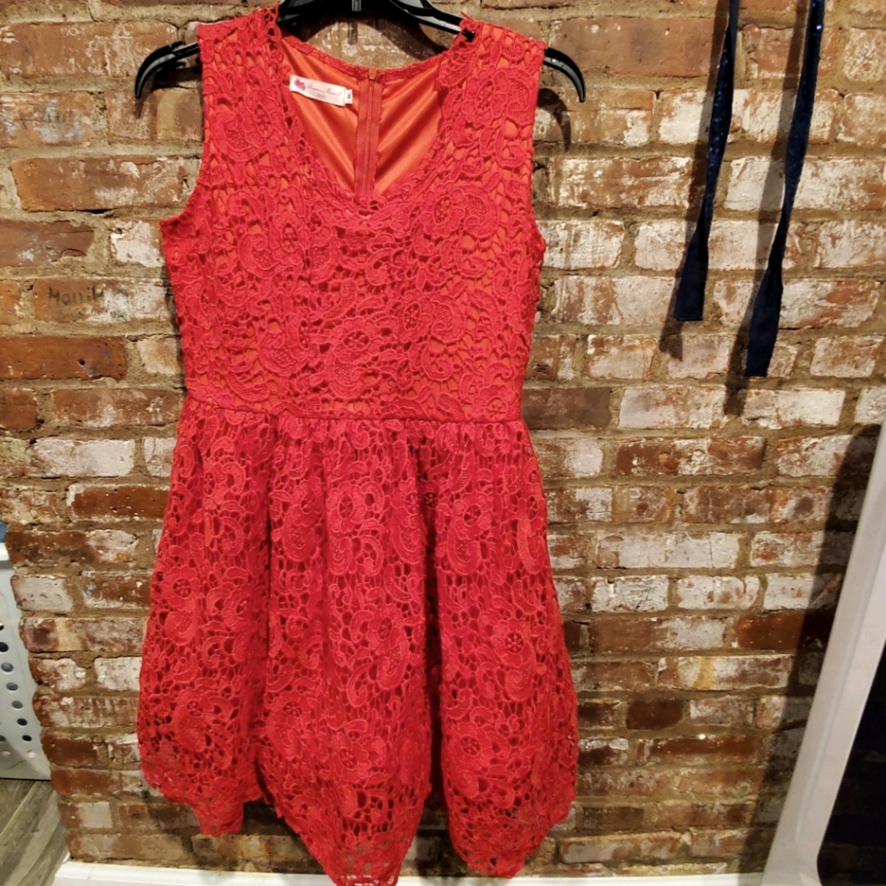 Big girls cotton laced dress, red.